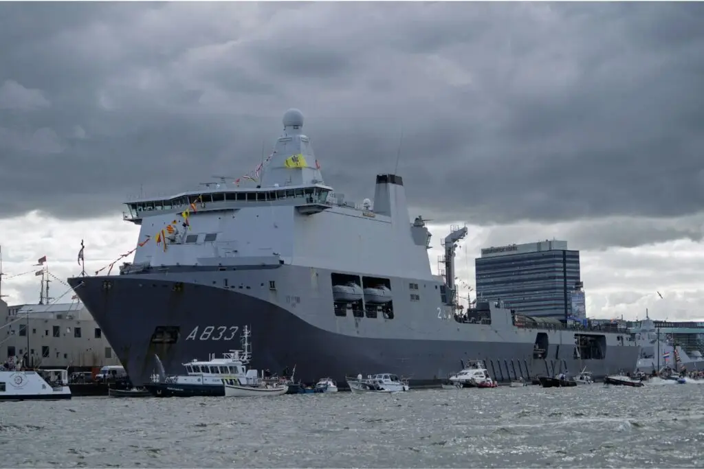 Wasserij marine oplossing met professionele wasmachines aan boord van schip